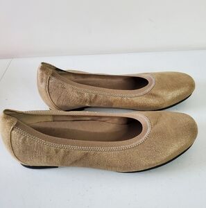 Munro Ashlie Ballet Flats Size 10.5 Wide Gold Slip-on Shoes Casual Comfort